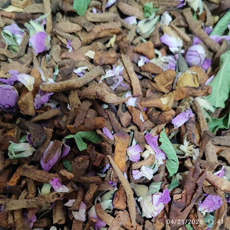 چای میوهای ممتاز (سیب، به، گلابی، گل محمدی، بهلیمو)